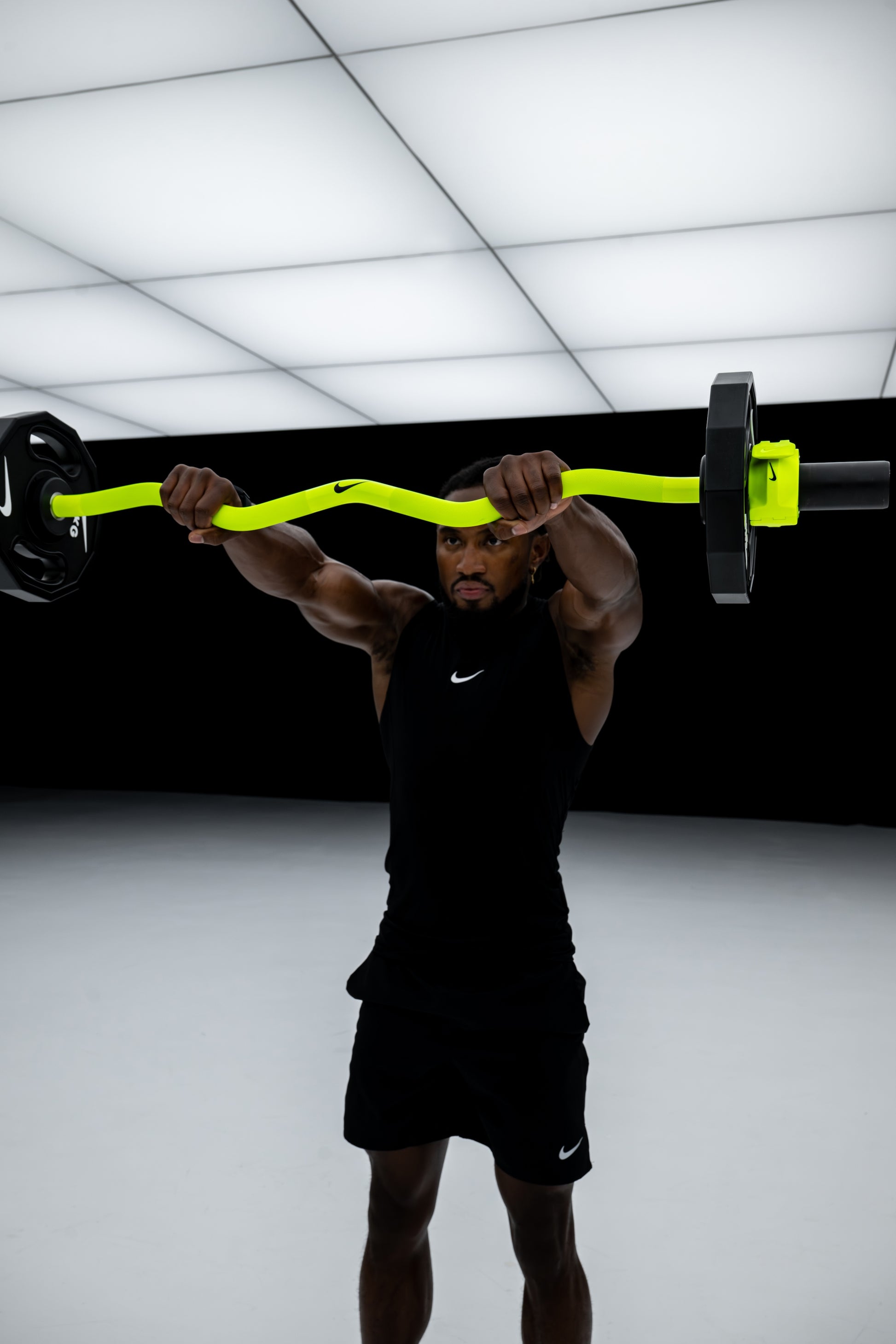 Nike Strength Shield Curl Bar - Volt Swoosh / Nike Change Plates (0.5 - 2.5 kg pairs) / White/Orange | Nike Strength Shield Curl Bar - Volt Swoosh / Nike Change Plates (0.5 - 2.5 kg pairs) / Black/Orange | Nike Strength Shield Curl Bar - Volt Swoosh / Nike Strength Pro Urethane Plates (1.25 - 5 kg pairs) / White/Orange | Nike Strength Shield Curl Bar - Volt Swoosh / Nike Strength Pro Urethane Plates (1.25 - 5 kg pairs) / Black/Orange